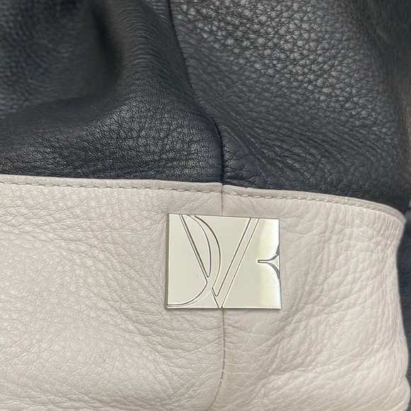 Diane von Furstenberg bucket tote black and coconut - Picture 9 of 11